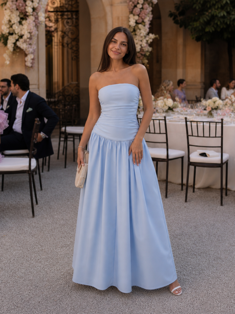 Zelene | Vestido Midi con Cuerpo Fruncido sin Tirantes