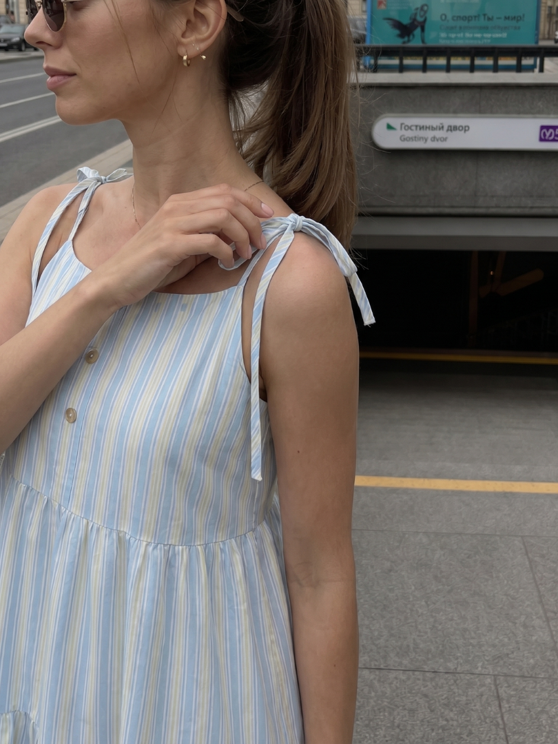 Nathalia | Vestido Midi sin Mangas con Tirantes de Lazo y Patrón de Rayas