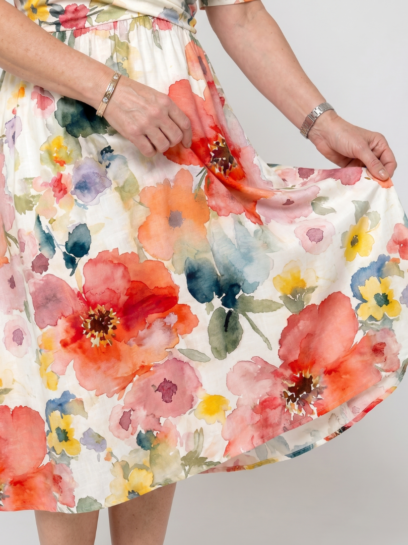 Corinne | Vestido Midi de Manga Corta con Estampado Floral
