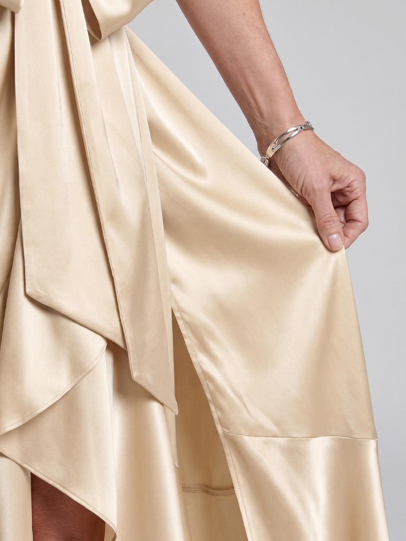 Honora | Vestido Midi Asimétrico con Cuello Halter
