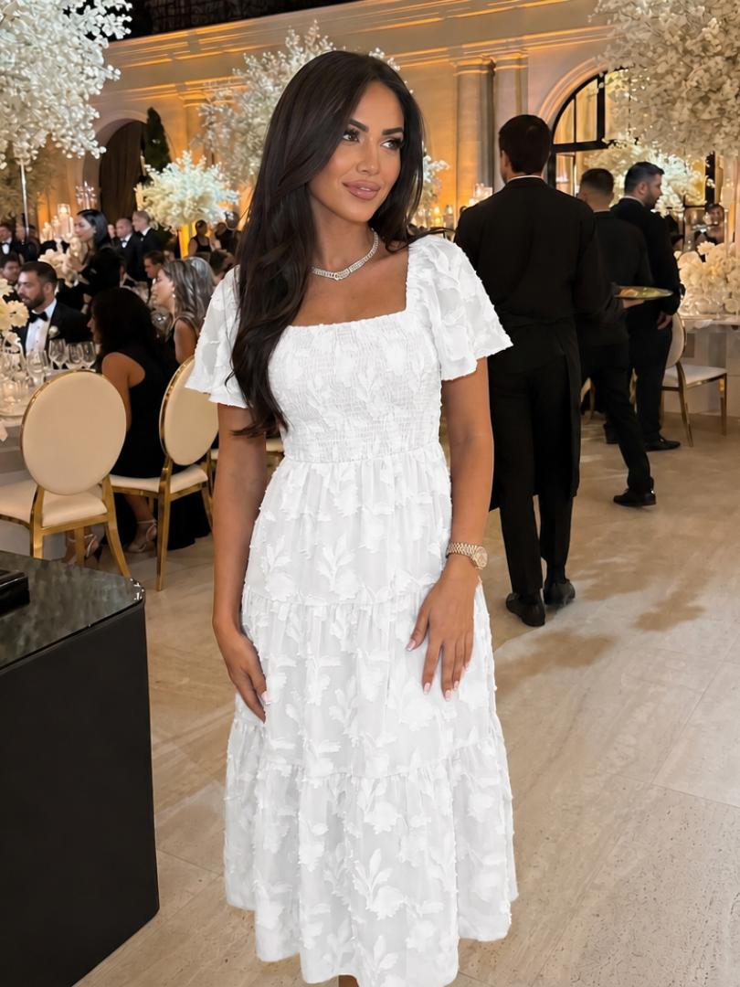 Elaria | Vestido midi con detalle floral texturizado de manga corta